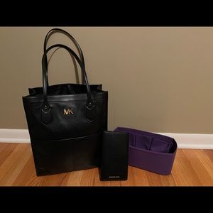 EUC Micheal Kors large handbag, Michael Kors wallet and organizer insert